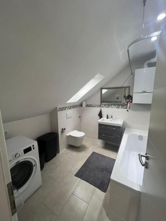 Zentral Gelegenes Apartment In Moenchengladbach Mit W-Lan Exterior foto